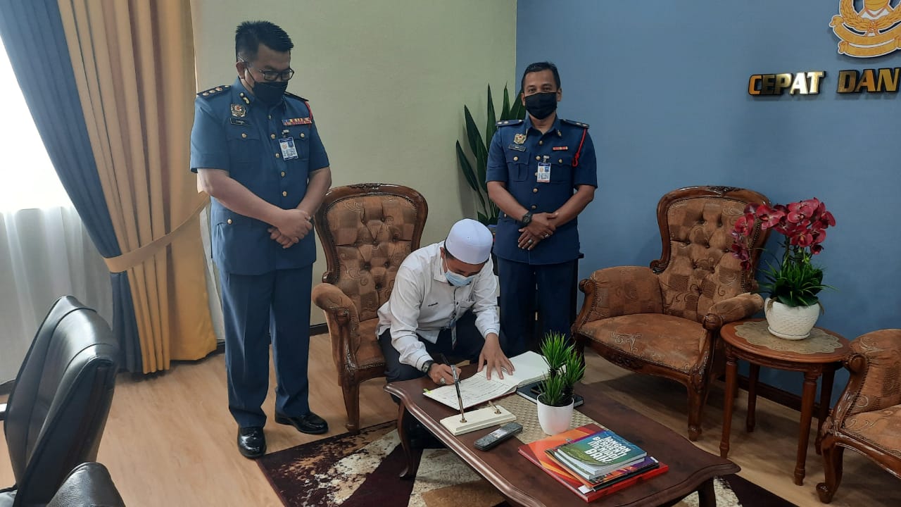 a0ceb08a 7053 4c4b a5c4 0827e5073824