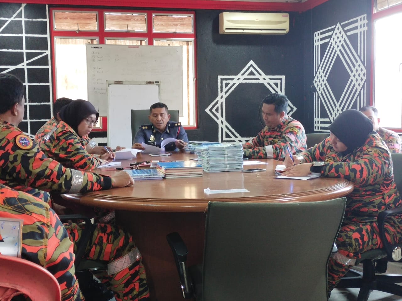 16051429 9eec 47b2 b1cb 76ea8f370db3