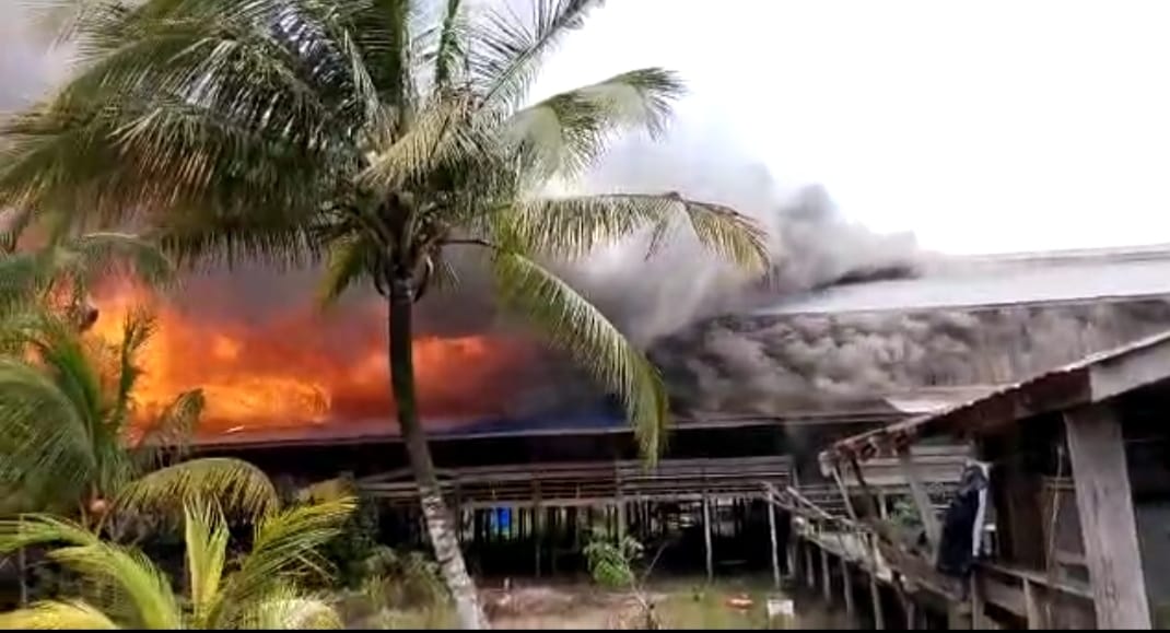 Kesemua 15 pintu rumah terbabit sudah musnah terbakar
