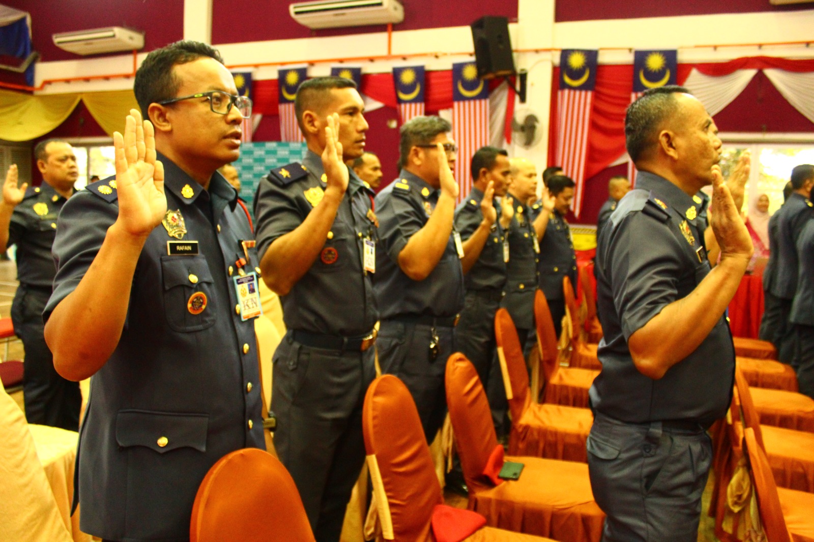 dc921e81 e3b6 4cad 9bda 00e98742fe56