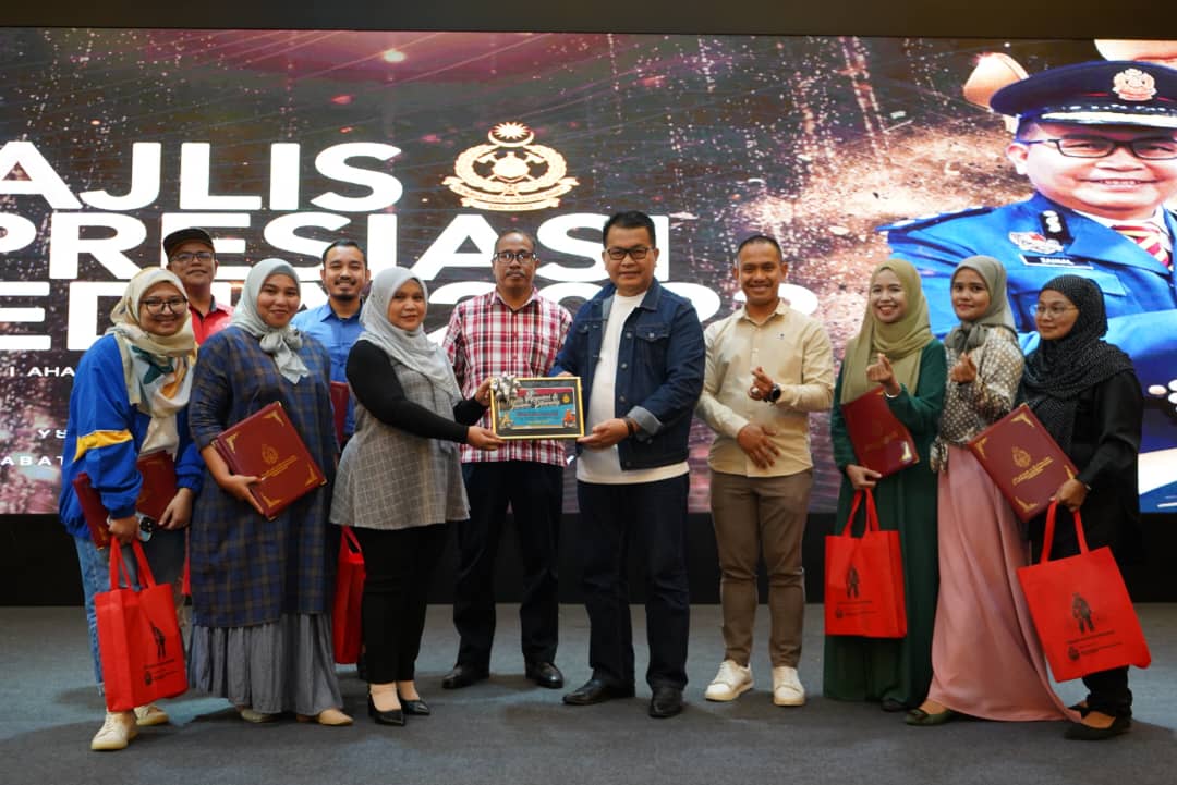 caa5a536 1a37 4dff 8399 29ab93a7f3a4