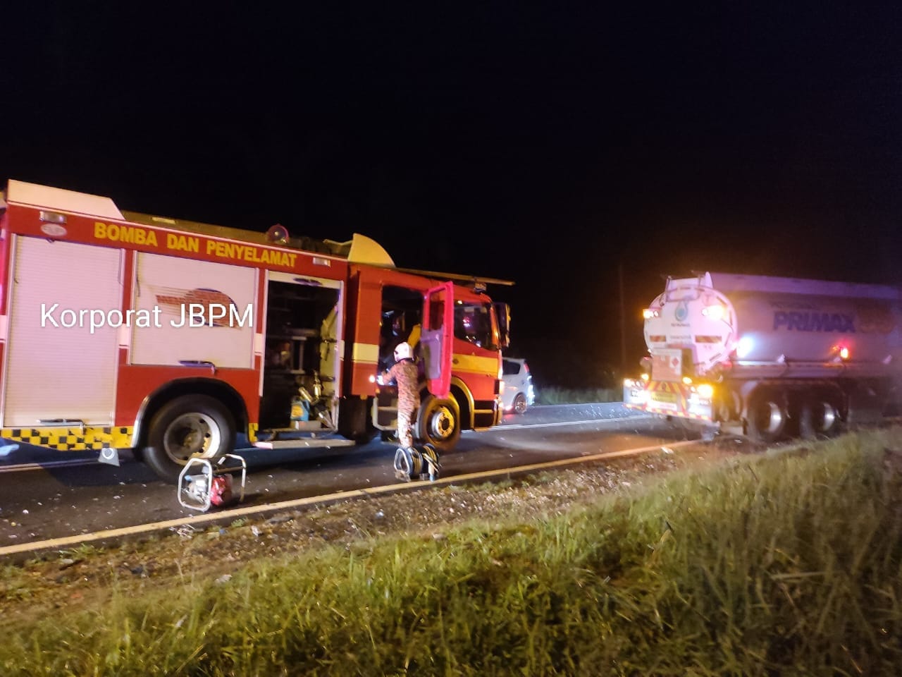 LELAKI MAUT MYVI DINAIKI TERLIBAT KEMALANGAN DENGAN LORI TANKER