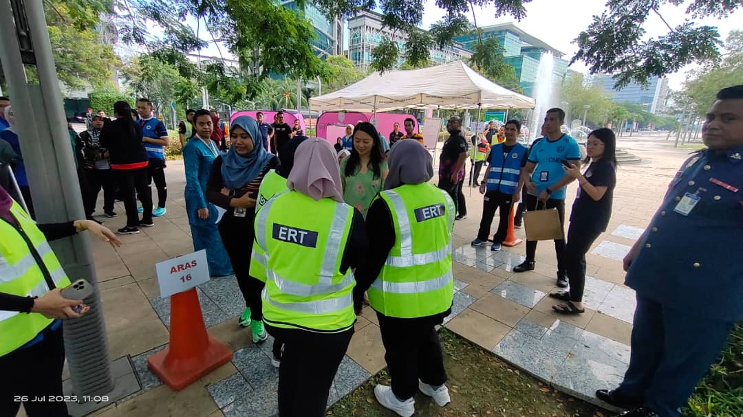 5cb58899 657a 4c5a 8824 d2386df66594