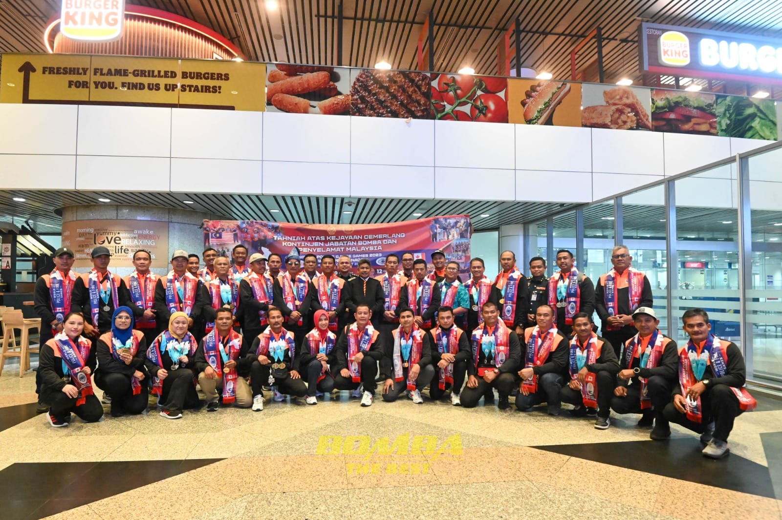 TAHNIAH WIRA MERAH DAN SELAMAT KEMBALI KE TANAH AIR