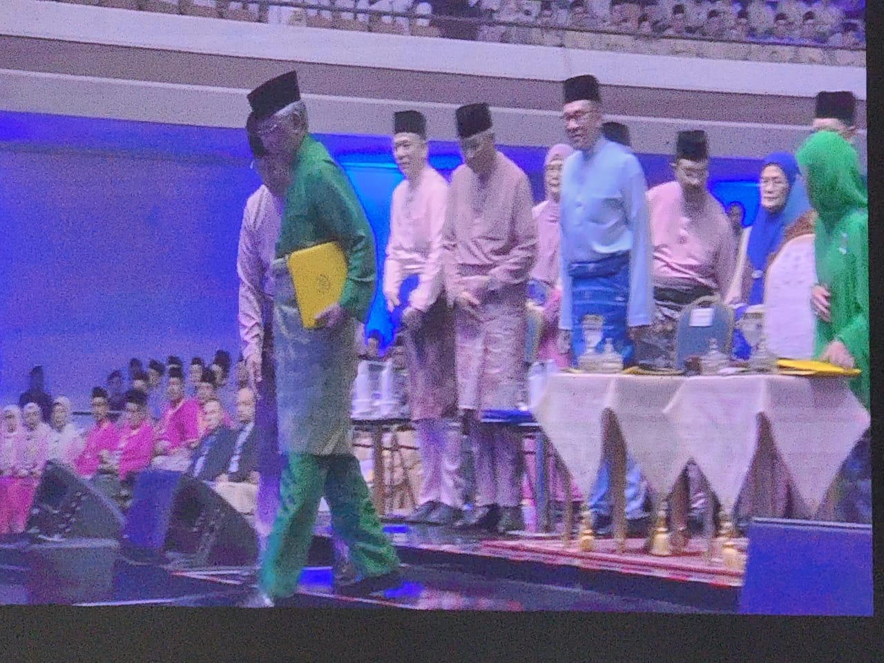 ea3b5dda c975 48c4 925d 82032194fccb