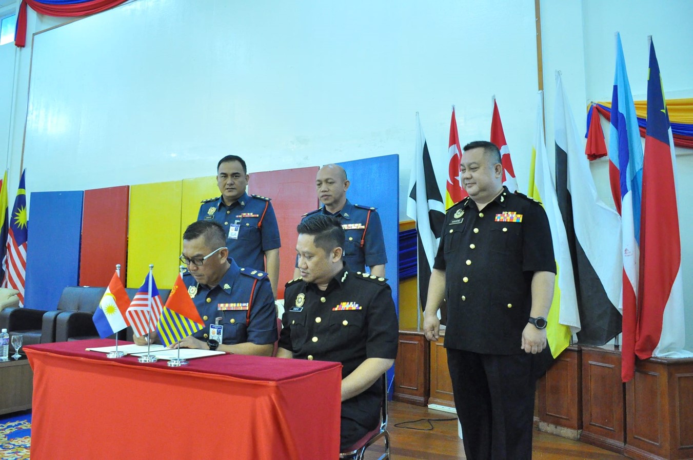 11111111112001625635972742137 n