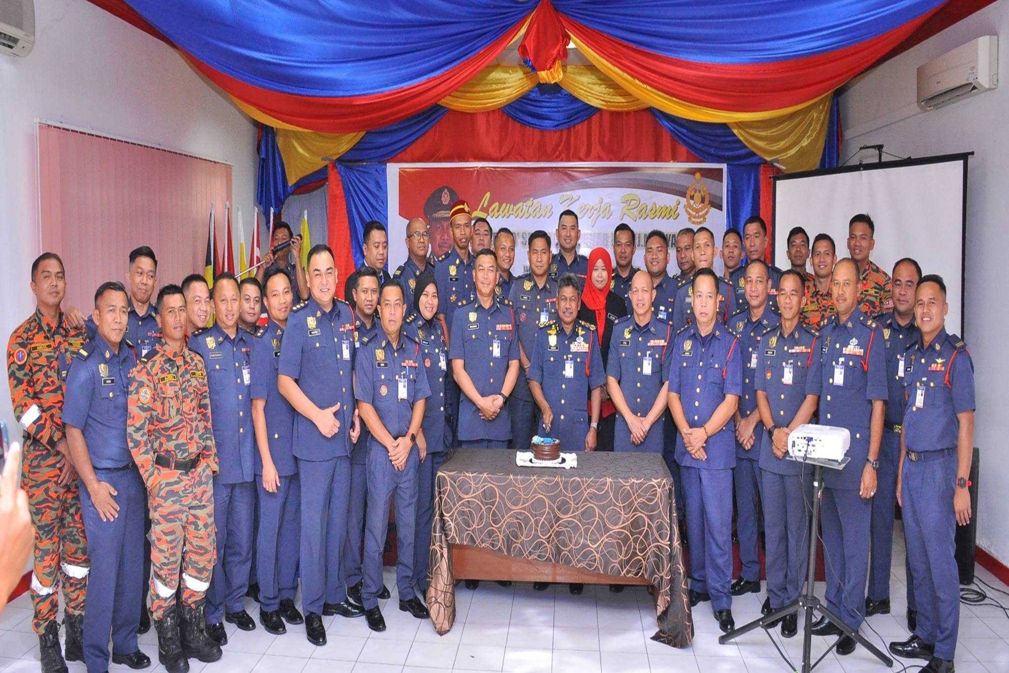 1818182001625635972742137 n