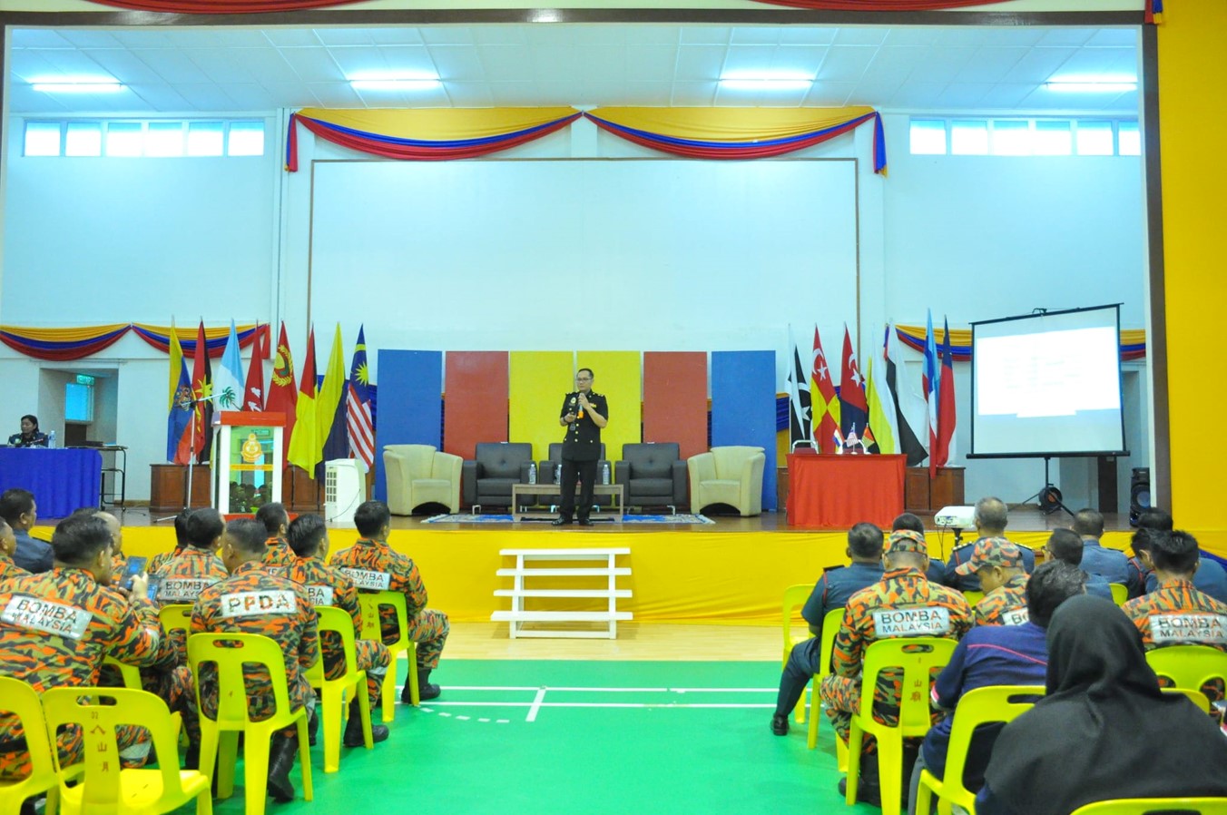 7777772001625635972742137 n