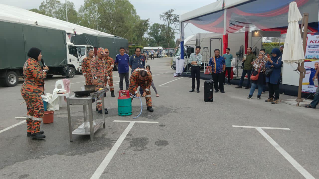 404160037 732744928882653 17033051794