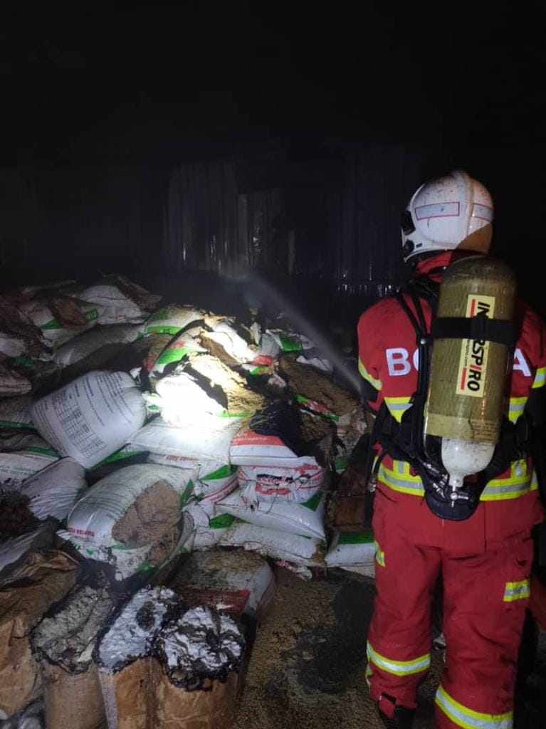 KEBAKARAN SEBUAH KILANG TEPUNG DI KAMPUNG TUMBUK SEPANG