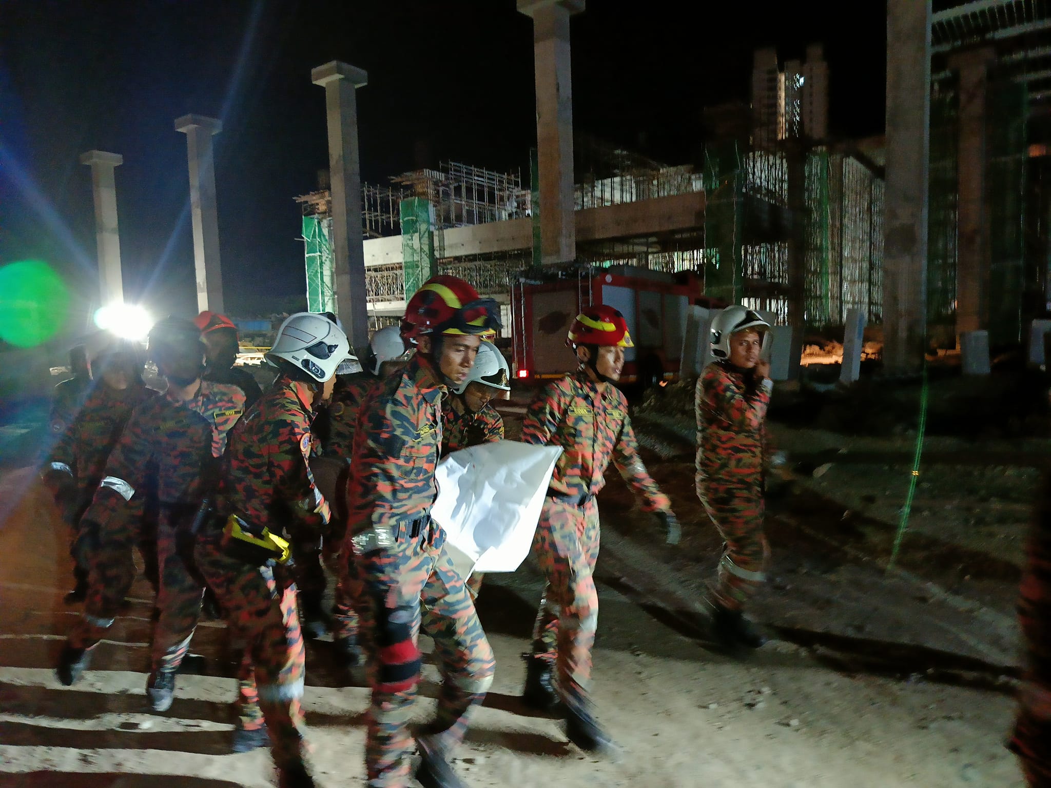 RUNTUHAN STRUKTUR BANGUNAN﻿ DI BAYAN LEPAS