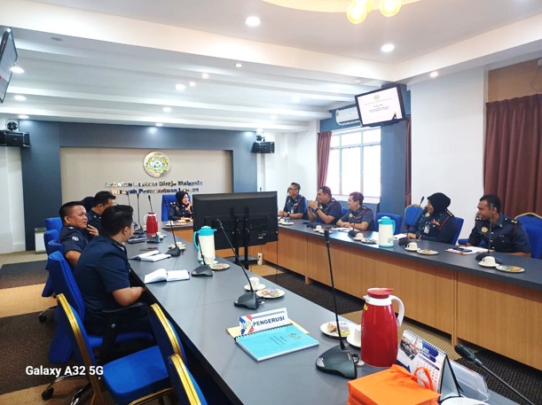 1500015001625635972742137 n