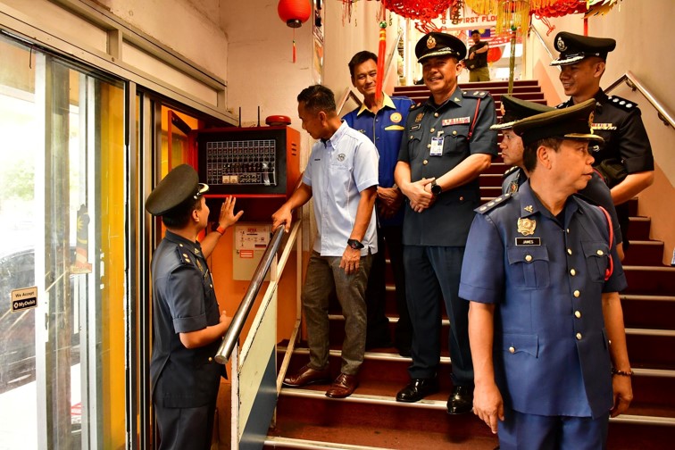 3000030001625635972742137 n