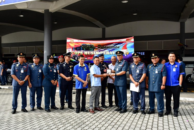 3200032001625635972742137 n