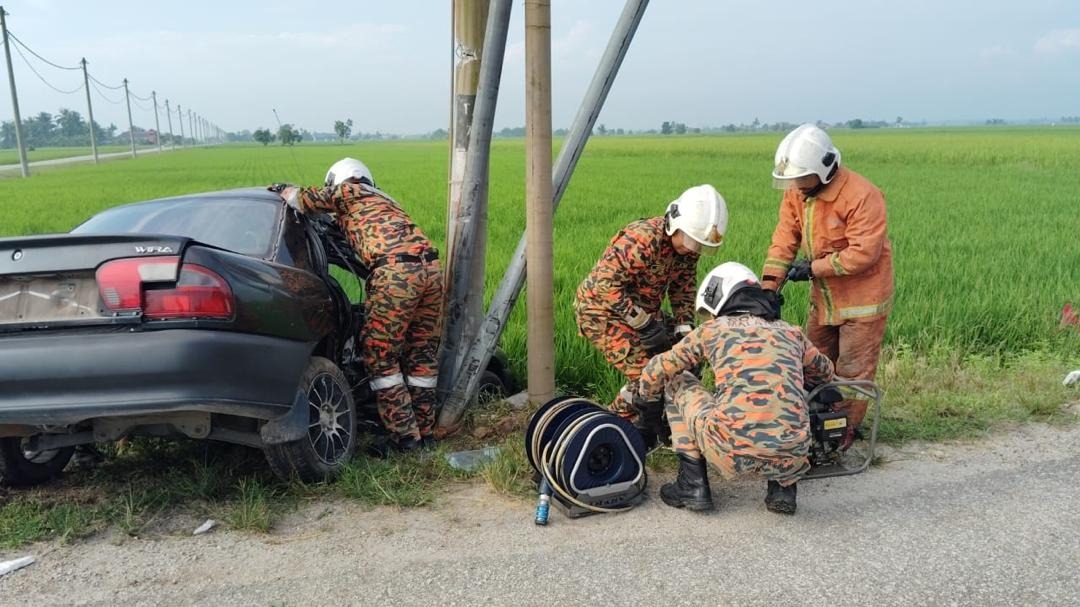 5 CEDERA DALAM KEMALANGAN 2 BUAH KERETA