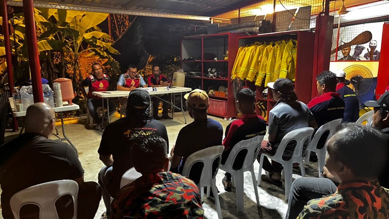 370000370001625635972742137 n