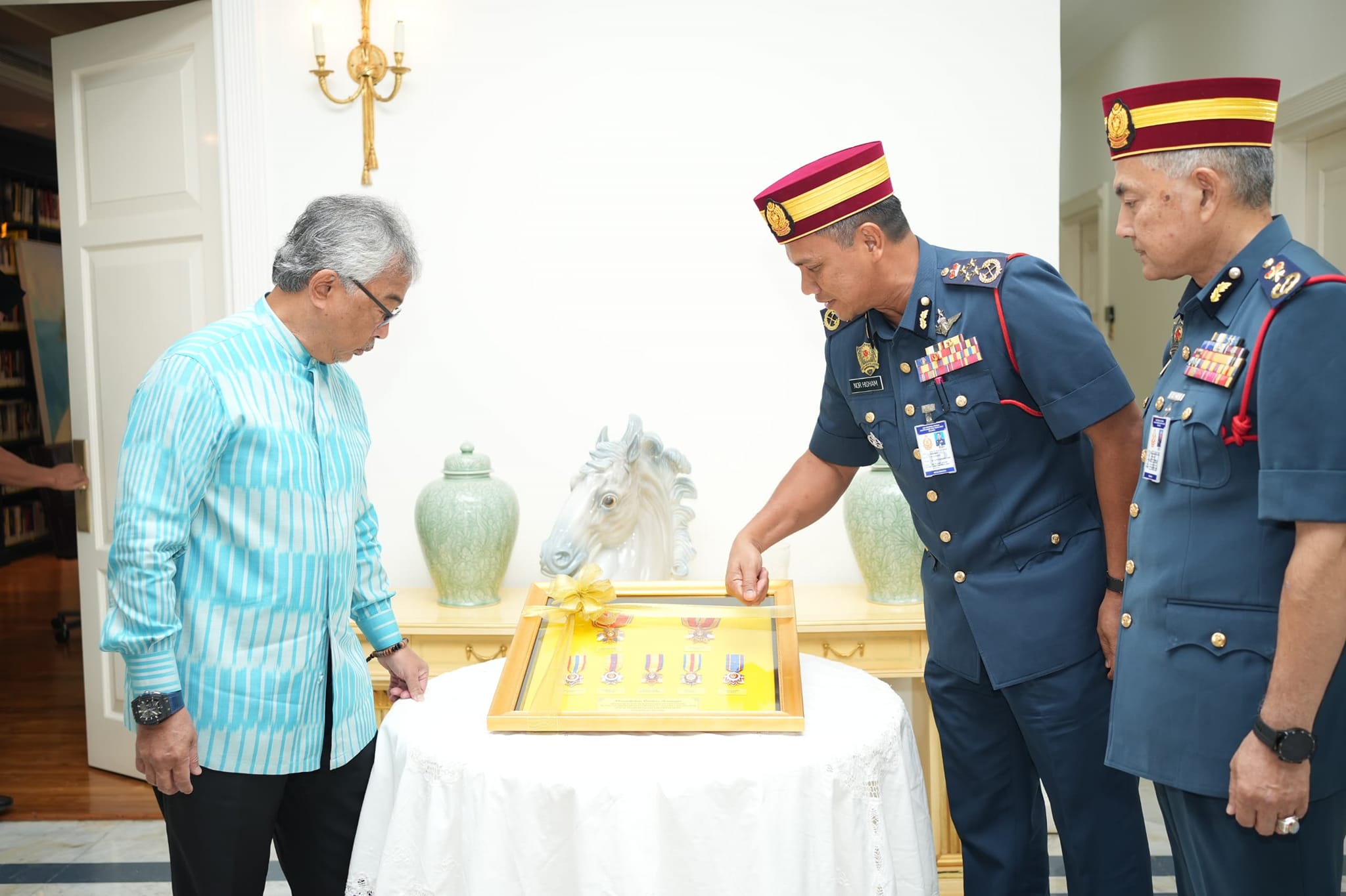 KEBAWAH DULI PADUKA BAGINDA SULTAN PAHANG BERKENAN TERIMA MENGADAP KP BOMBA