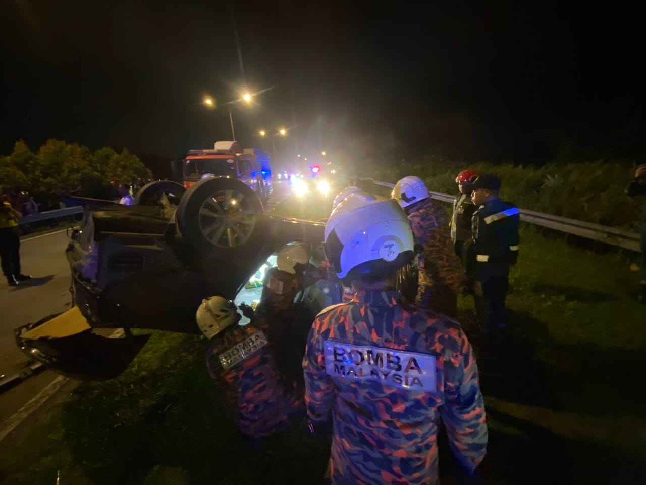 SEORANG MAUT DAN 3 CEDERA HONDA CIVIC TERBABAS DAN TERBALIK DEKAT GELANG PATAH